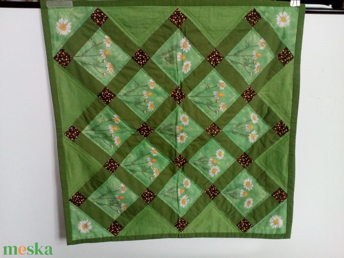 Patchwork falvédő, margaréták - otthon & életmód - dekoráció - kép & falikép - mozaik kép - Meska.hu