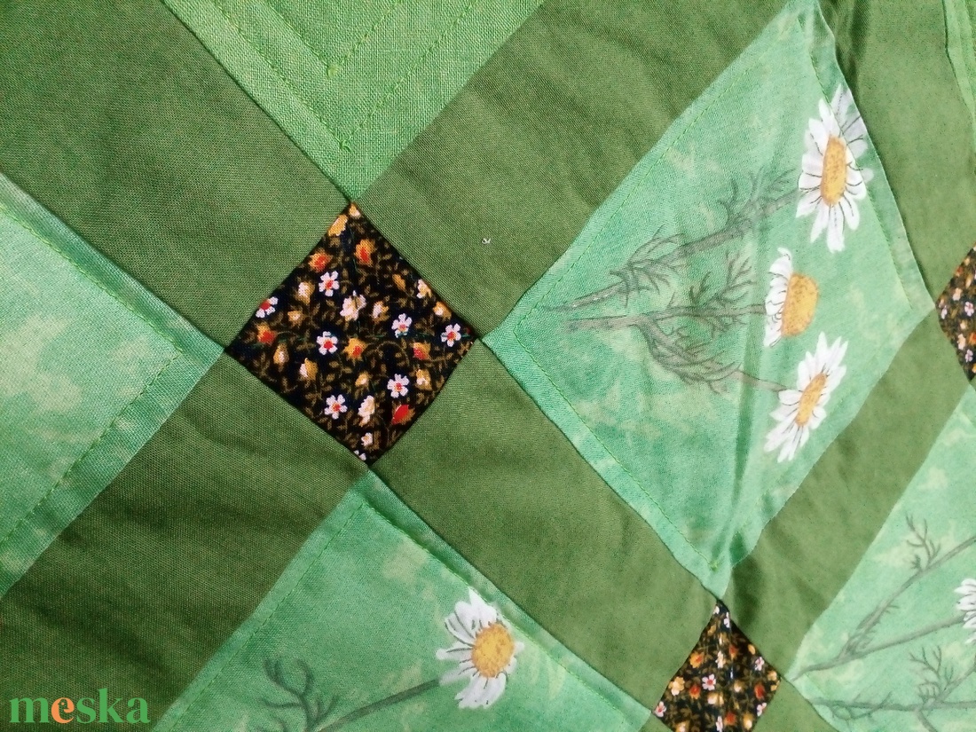 Patchwork falvédő, margaréták - otthon & életmód - dekoráció - kép & falikép - mozaik kép - Meska.hu