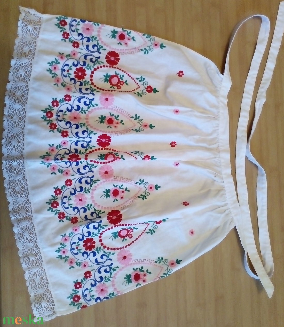 Hímzett kötény - otthon & életmód - konyhafelszerelés, tálalás - konyhai textil - kötény - Meska.hu