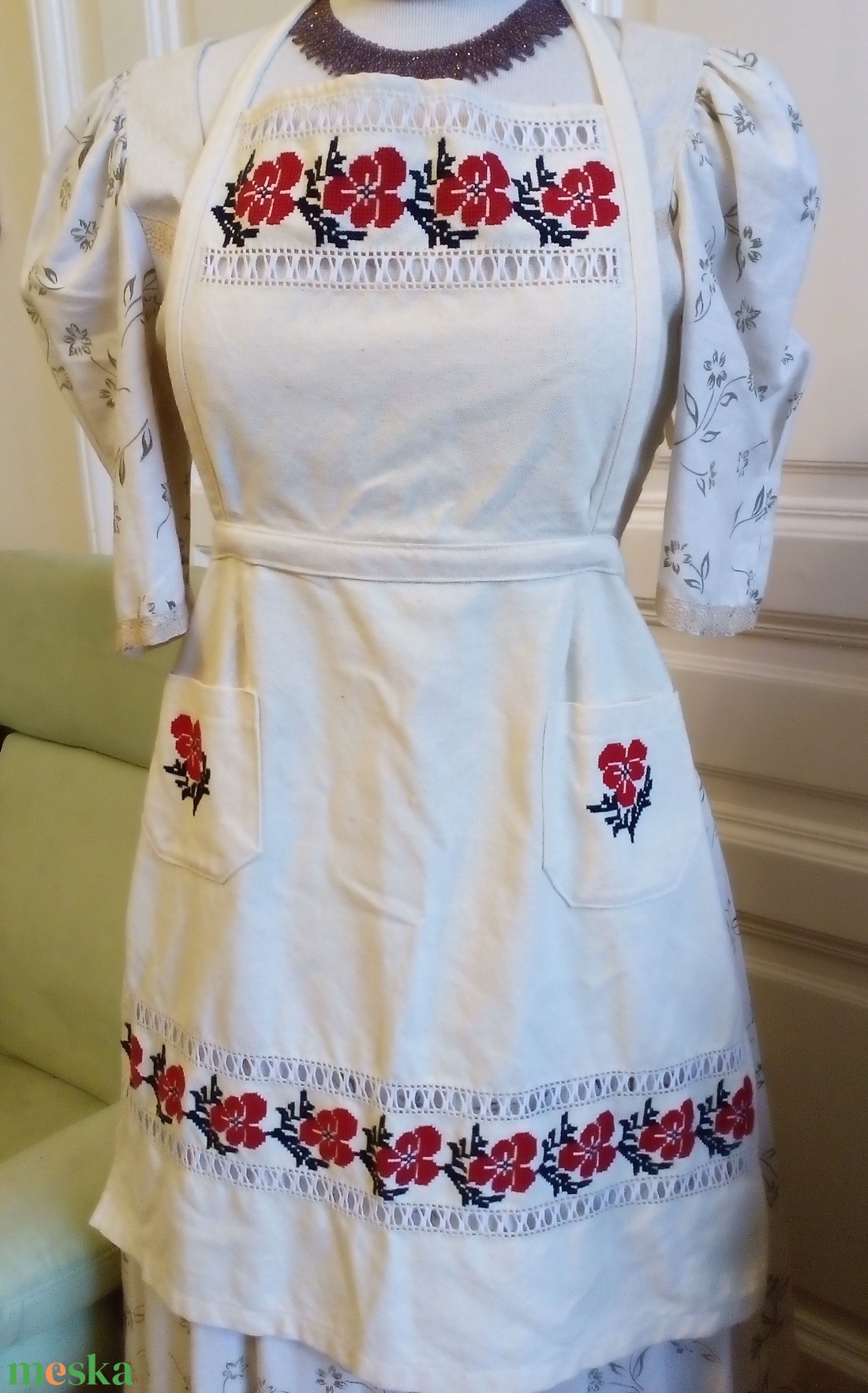 Keresztszemes hímzett kötény - otthon & életmód - konyhafelszerelés, tálalás - konyhai textil - kötény - Meska.hu