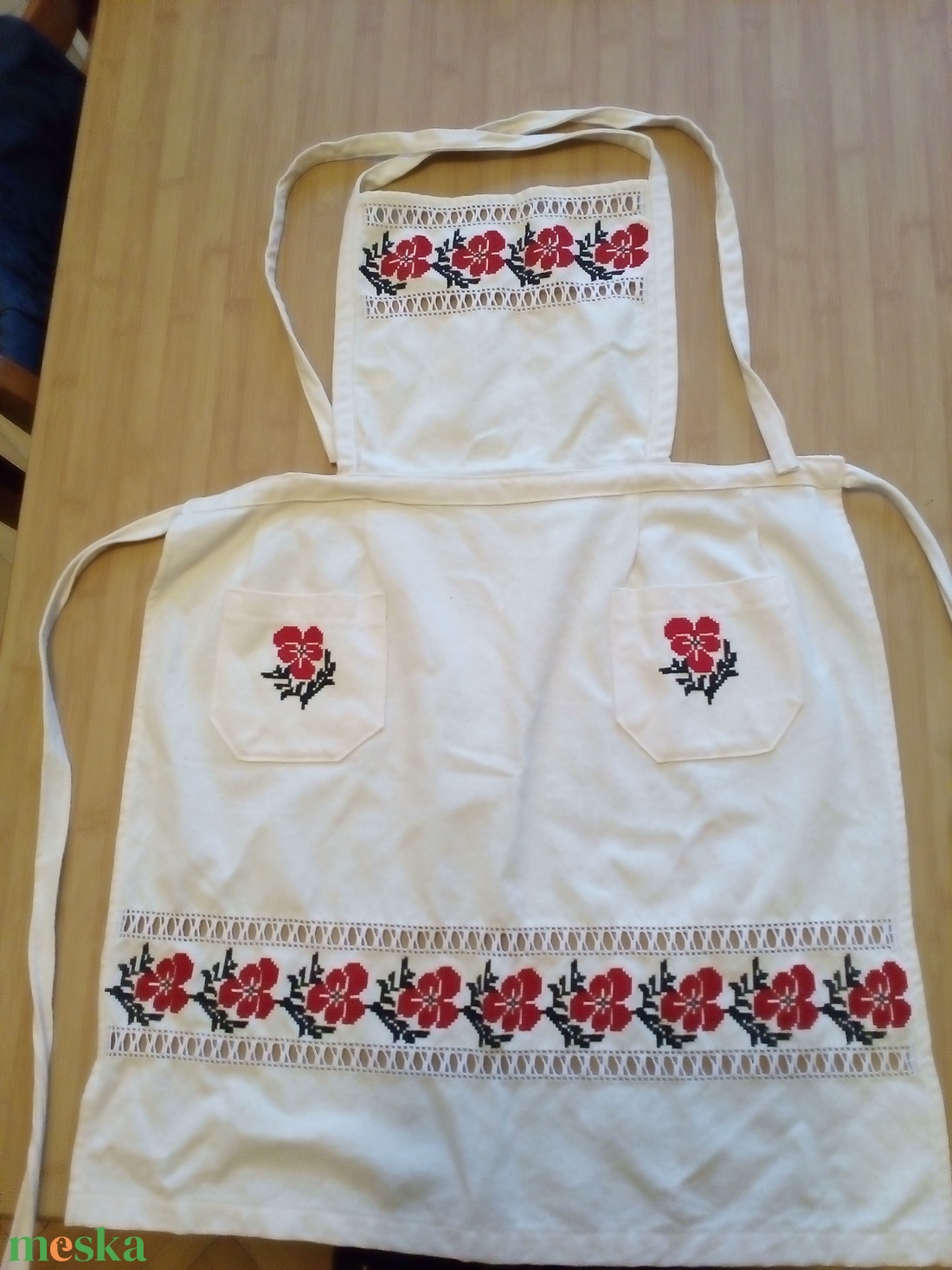 Keresztszemes hímzett kötény - otthon & életmód - konyhafelszerelés, tálalás - konyhai textil - kötény - Meska.hu