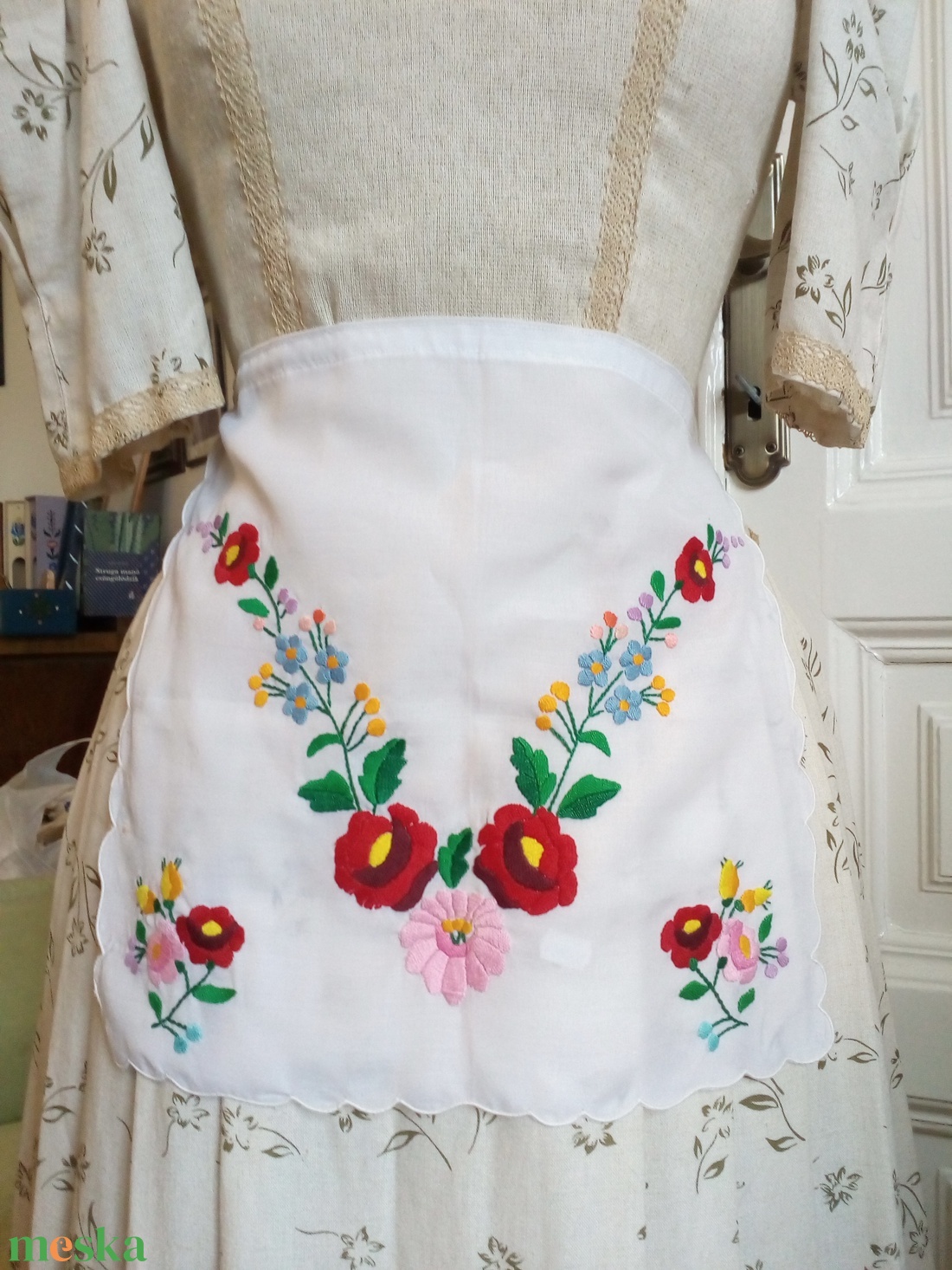 Kalocsai mintás hímzett kötény - otthon & életmód - konyhafelszerelés, tálalás - konyhai textil - kötény - Meska.hu