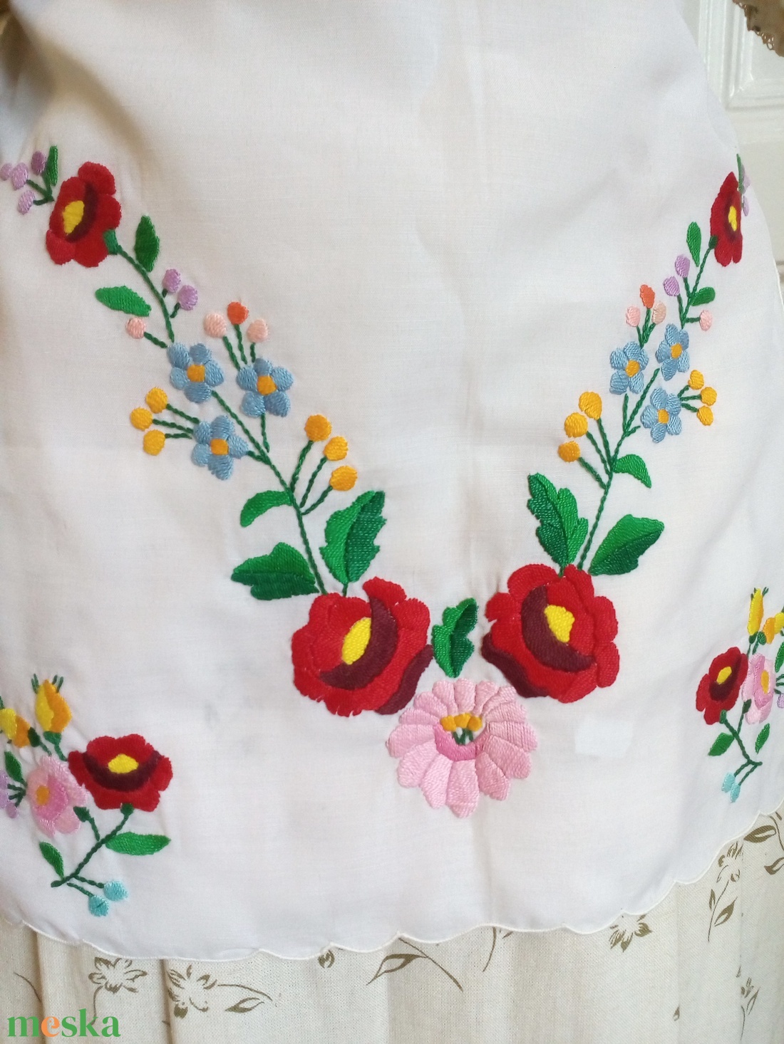 Kalocsai mintás hímzett kötény - otthon & életmód - konyhafelszerelés, tálalás - konyhai textil - kötény - Meska.hu