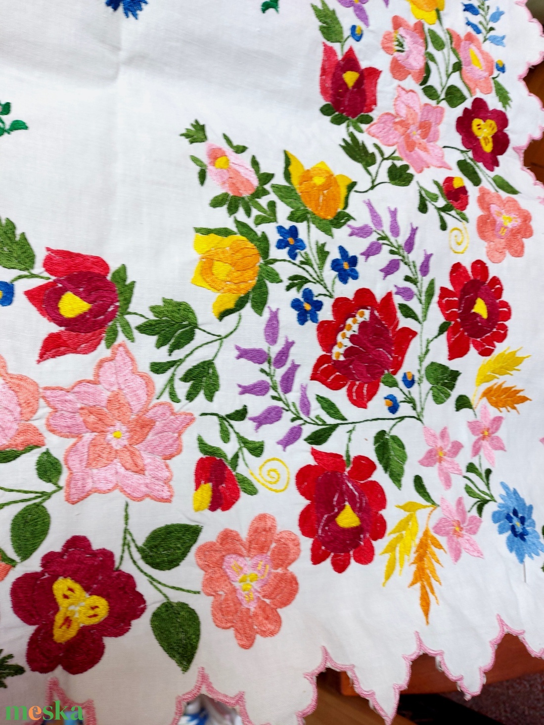 Antik hímzett terítő - otthon & életmód - dekoráció - asztal és polc dekoráció - asztaldísz - Meska.hu