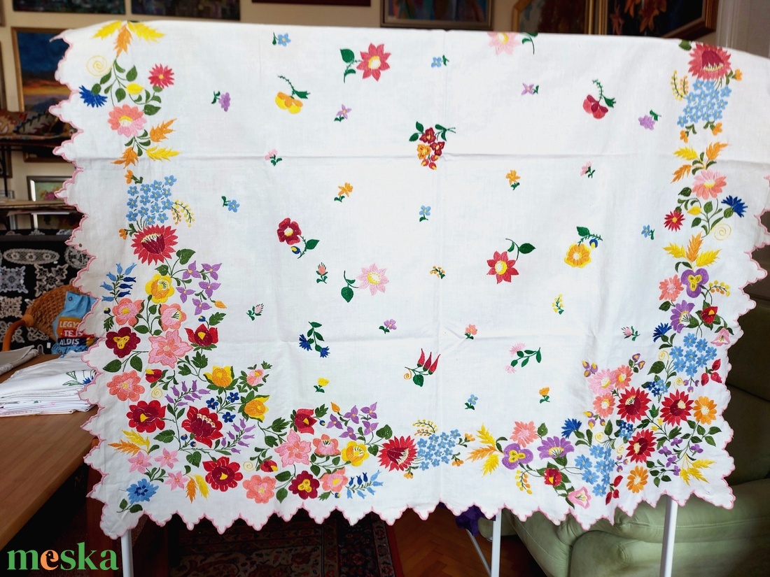 Antik hímzett terítő - otthon & életmód - dekoráció - asztal és polc dekoráció - asztaldísz - Meska.hu