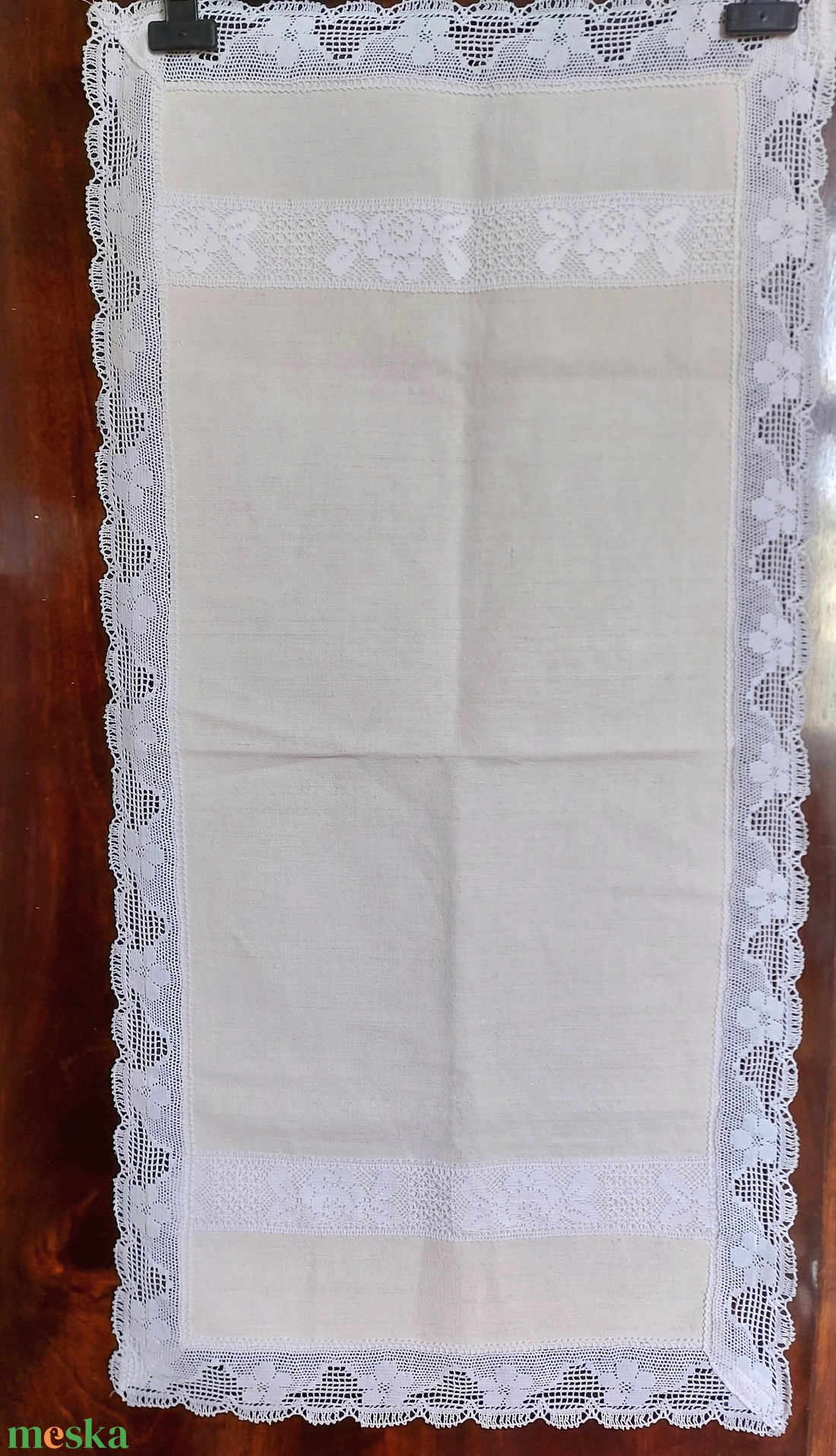 Vászon terítő csipkével - otthon & életmód - dekoráció - asztal és polc dekoráció - asztaldísz - Meska.hu