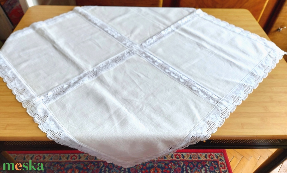 Nyersvászon terítő csipkével - otthon & életmód - dekoráció - asztal és polc dekoráció - asztaldísz - Meska.hu