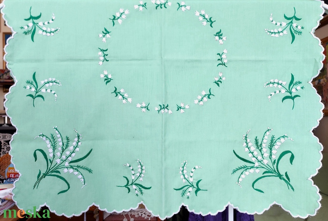 Hímzett gyöngyvirágos terítő - otthon & életmód - dekoráció - asztal és polc dekoráció - asztaldísz - Meska.hu