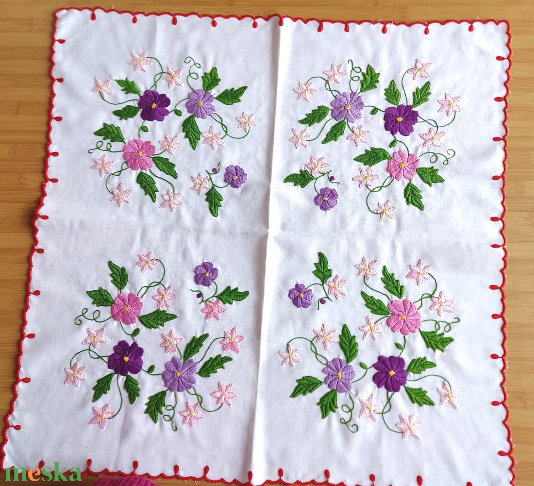 Hímzett terítő - otthon & életmód - dekoráció - asztal és polc dekoráció - asztaldísz - Meska.hu