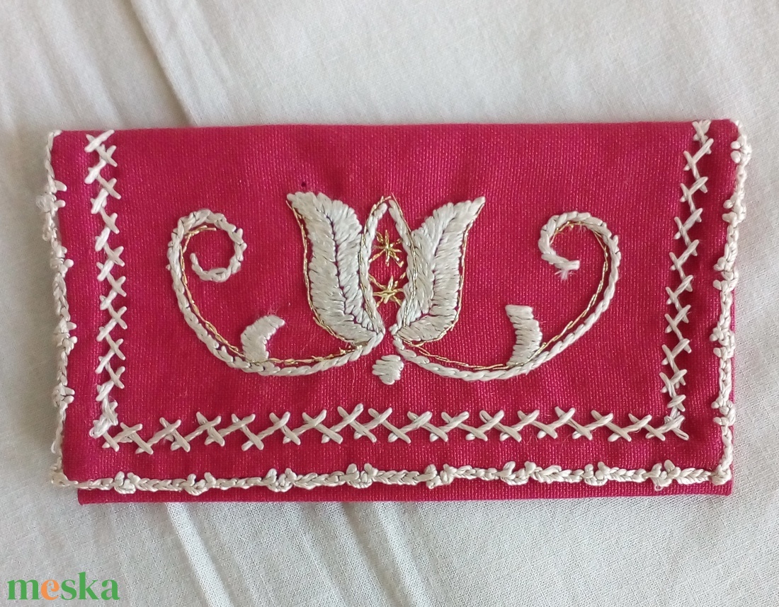 Hímzett zsebkendőtartó - otthon & életmód - tárolás & rendszerezés - zsebkendőtartó - Meska.hu