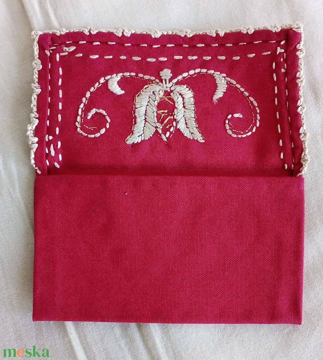 Hímzett zsebkendőtartó - otthon & életmód - tárolás & rendszerezés - zsebkendőtartó - Meska.hu