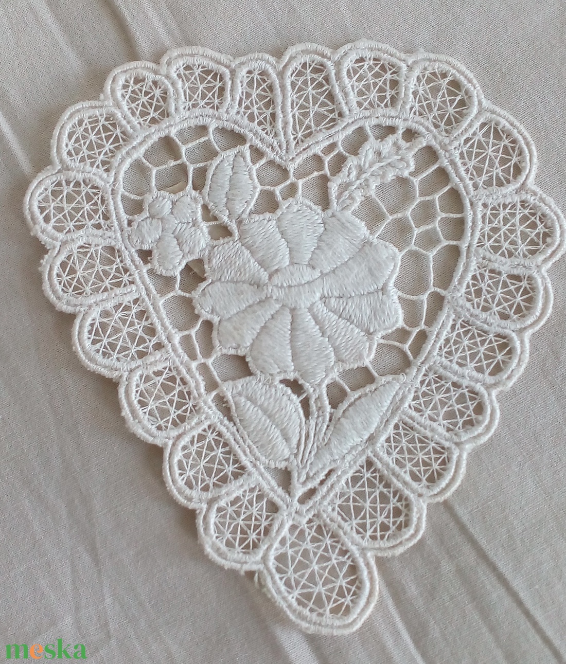 Szív alakú riselt díszterítő - otthon & életmód - dekoráció - asztal és polc dekoráció - horgolt & csipketerítő - Meska.hu