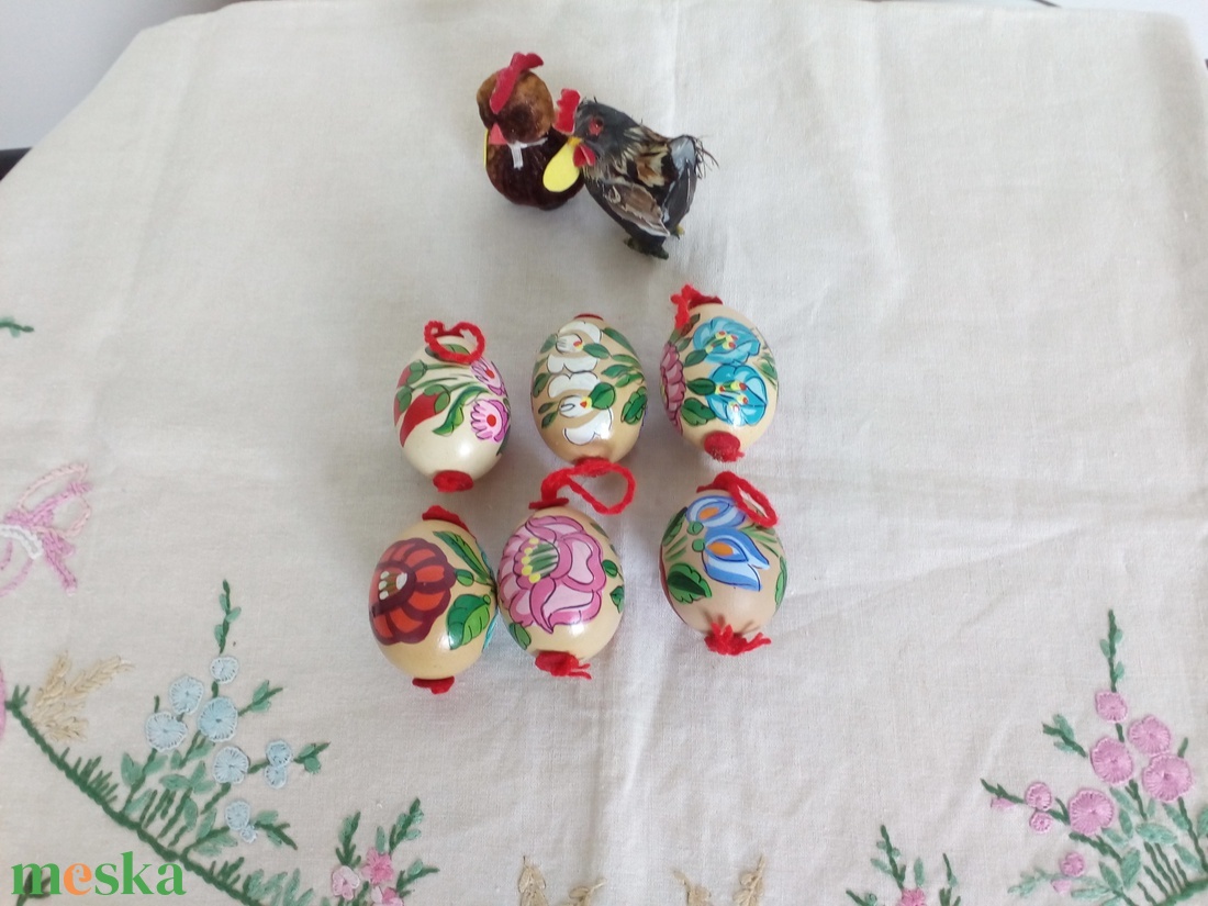 Festett húsvéti tyúktojás, kalocsai mintával - ünnepi díszek, dekorációk - húsvéti díszek és dekorációk - húsvéti tojás, hímestojás - Meska.hu