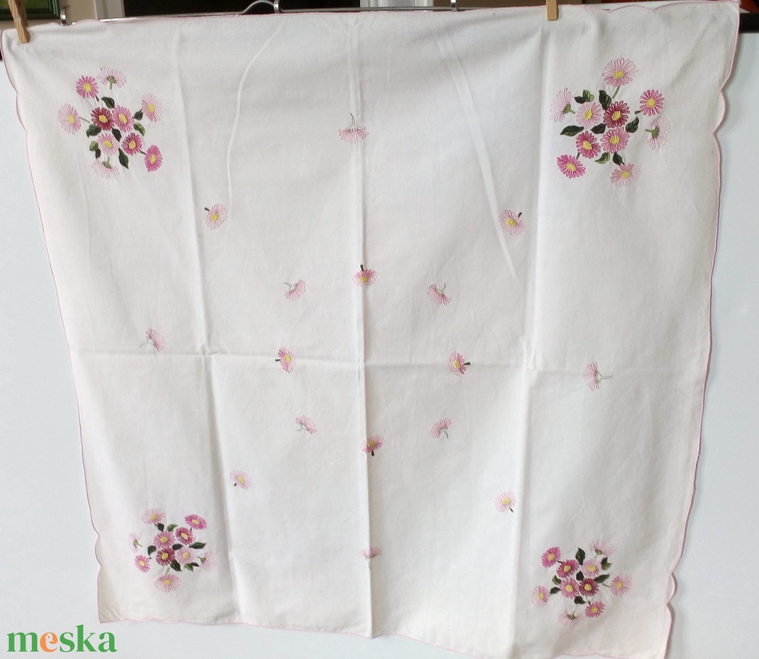 Hímzett terítő - ünnepi díszek, dekorációk - húsvéti díszek és dekorációk - húsvéti abrosz, terítő - Meska.hu