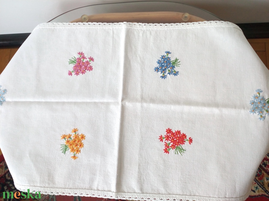 Virágos terítő - ünnepi díszek, dekorációk - húsvéti díszek és dekorációk - húsvéti abrosz, terítő - Meska.hu