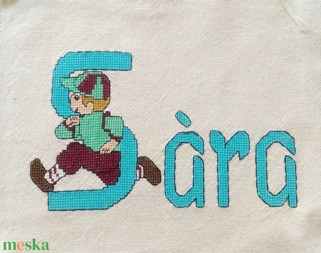 Keresztszemes hímzéssel készült névfelirat, keret nélkül - baba - mama - babaszoba dekoráció - babaszoba kép - Meska.hu