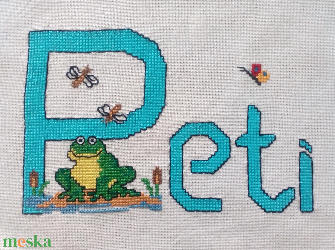 Keresztszemes hímzéssel készült név, keret nélkül - baba - mama - babaszoba dekoráció - babaszoba kép - Meska.hu