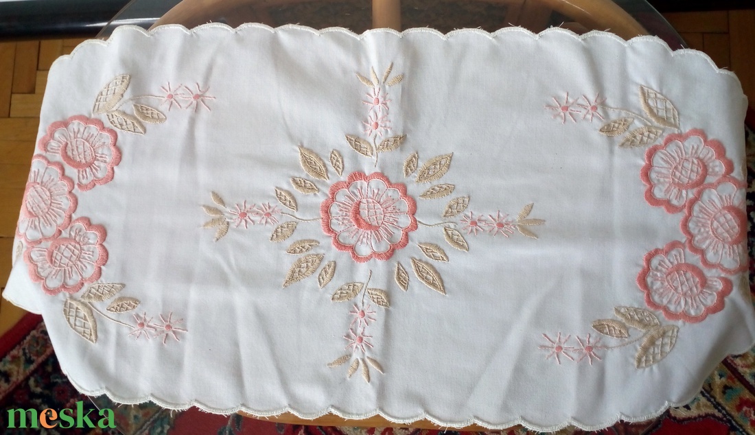 Hímzett asztalterítő - ünnepi díszek, dekorációk - húsvéti díszek és dekorációk - húsvéti abrosz, terítő - Meska.hu