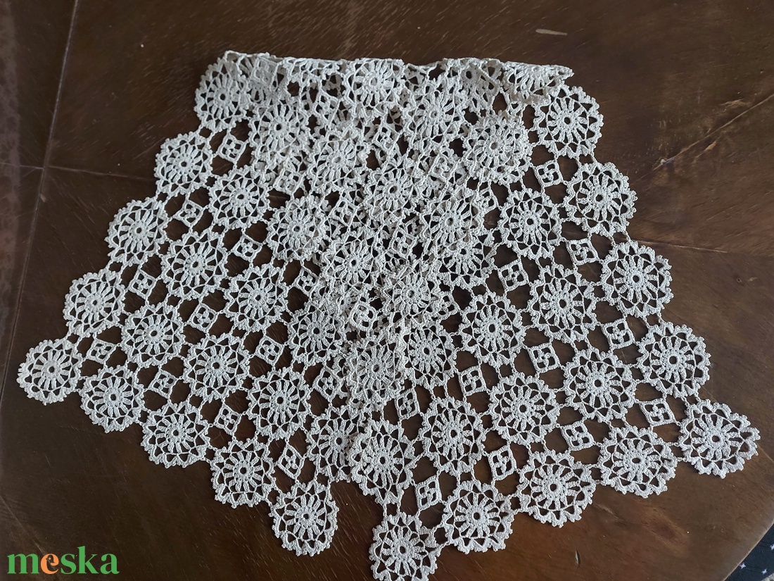 Horgolt terítő - otthon & életmód - lakástextil - abrosz, terítő - asztalközép terítő - Meska.hu