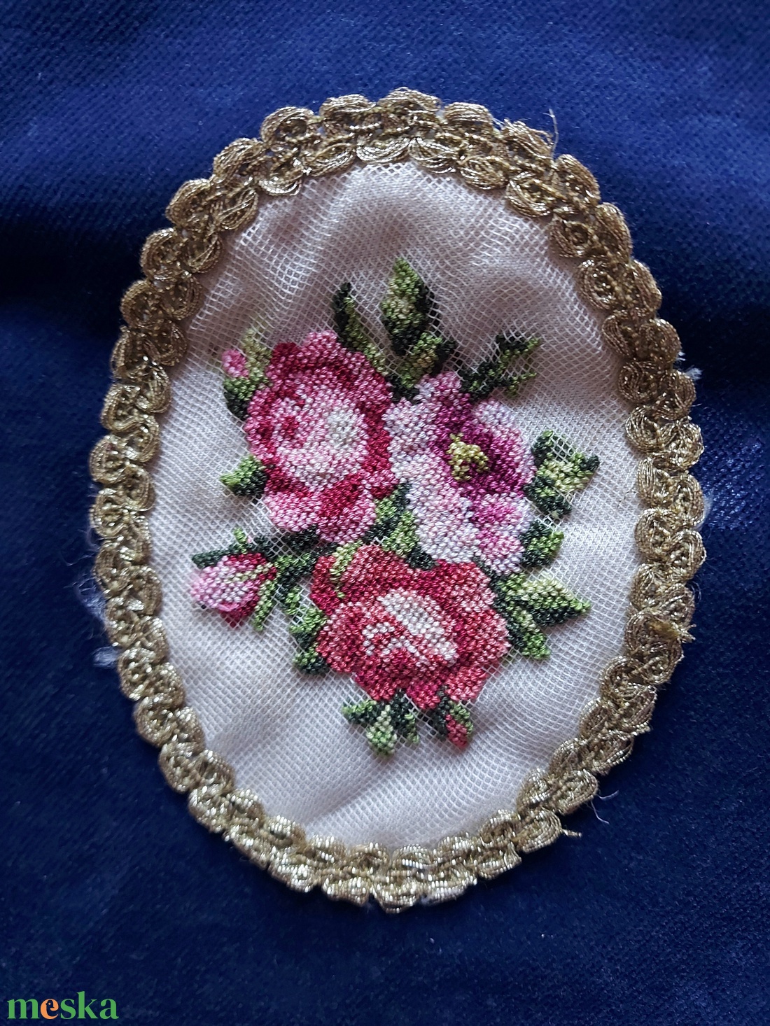 Tűgobelin hímzéssel készült kis terítő - otthon & életmód - lakástextil - abrosz, terítő - asztalfutó - Meska.hu