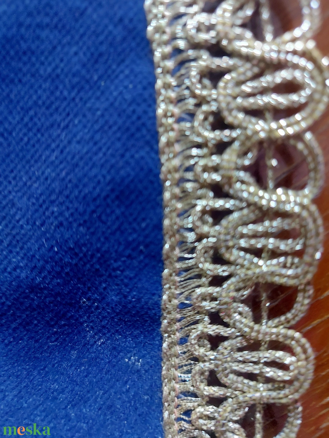 Tűgobelin hímzéssel készült kis terítő - otthon & életmód - lakástextil - abrosz, terítő - asztalfutó - Meska.hu