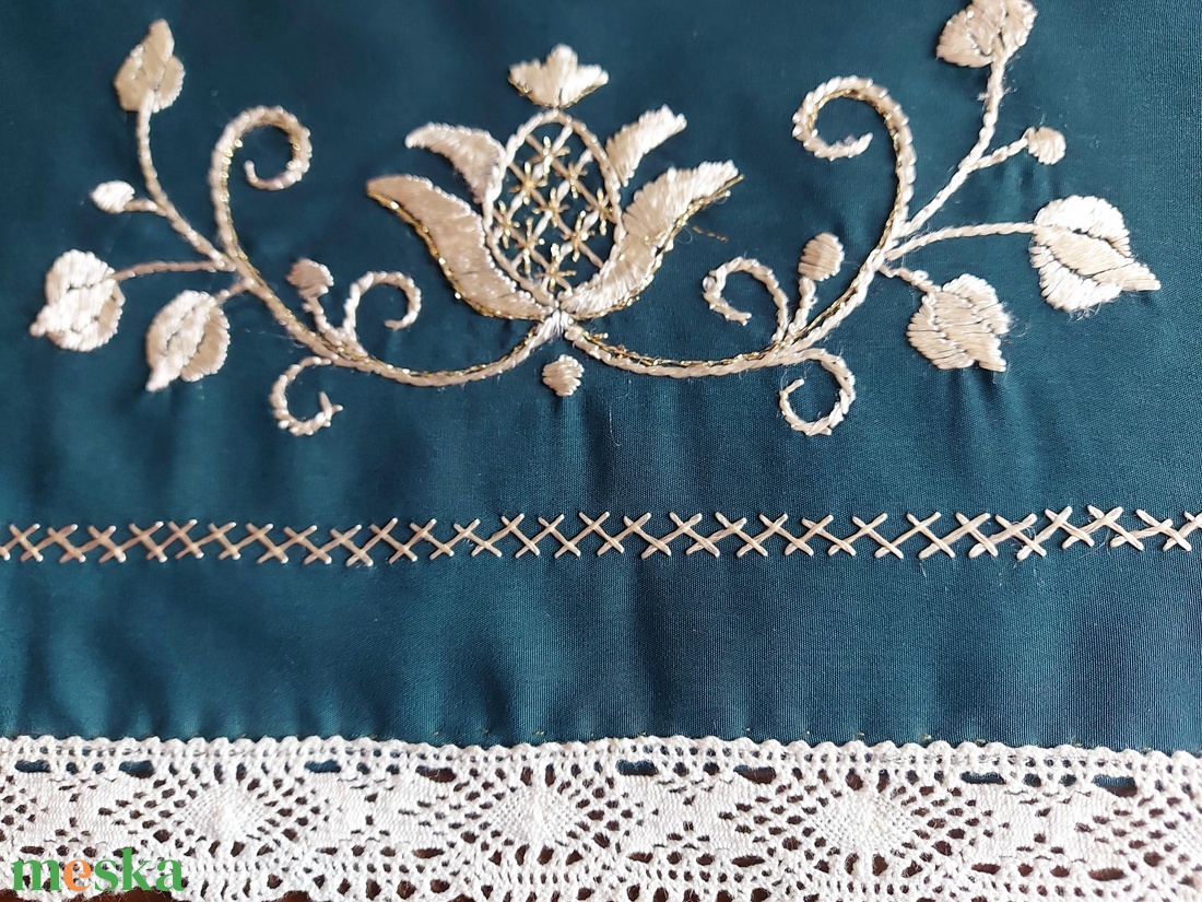   Asztali futó úrihímzéssel - otthon & életmód - lakástextil - abrosz, terítő - asztalfutó - Meska.hu