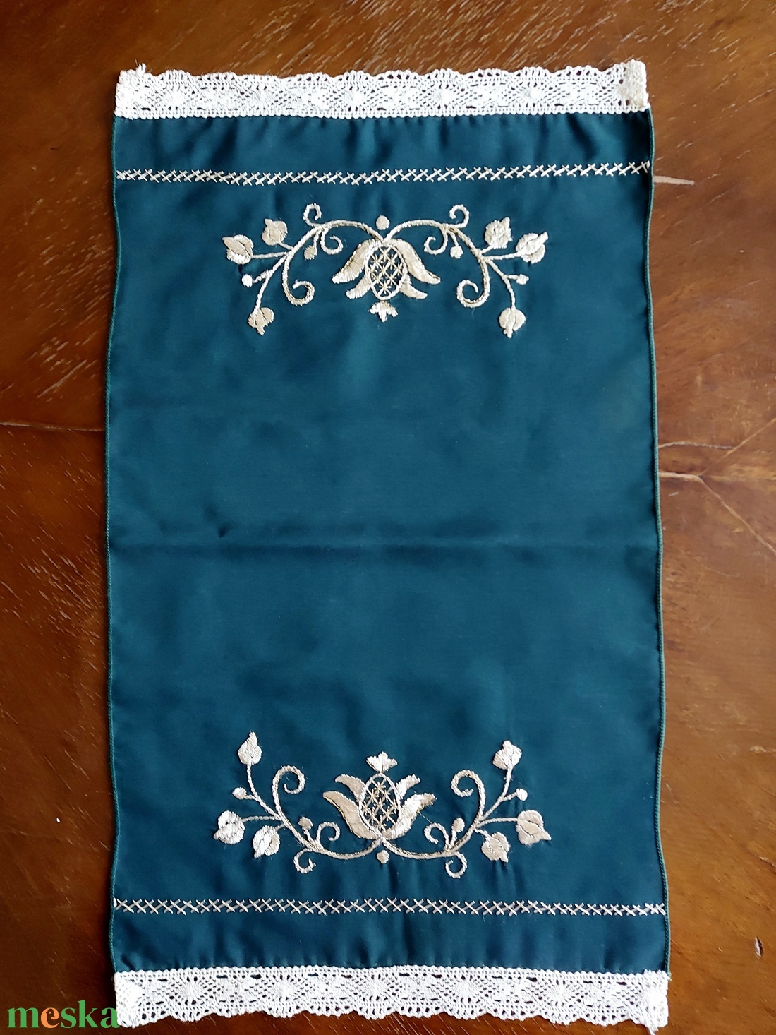   Asztali futó úrihímzéssel - otthon & életmód - lakástextil - abrosz, terítő - asztalfutó - Meska.hu