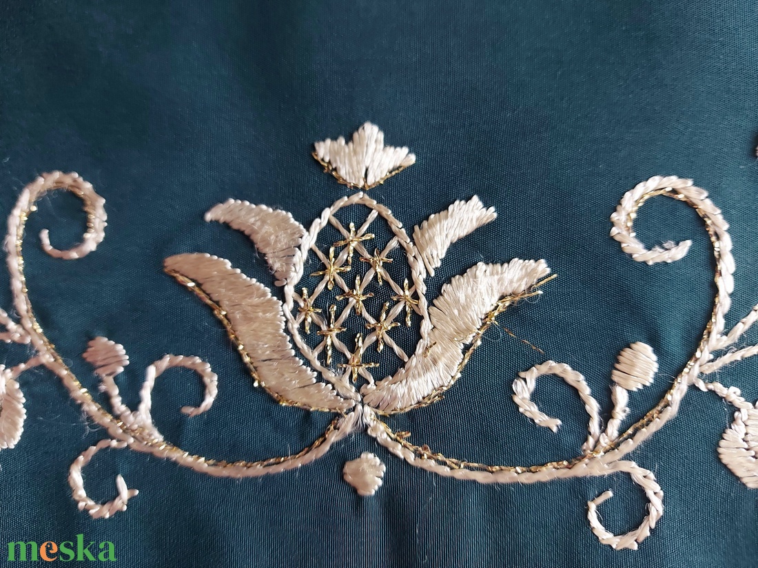   Asztali futó úrihímzéssel - otthon & életmód - lakástextil - abrosz, terítő - asztalfutó - Meska.hu