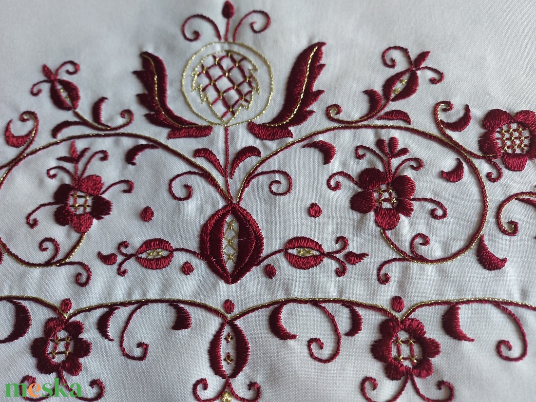   Asztali futó úrihímzéssel - otthon & életmód - lakástextil - abrosz, terítő - asztalfutó - Meska.hu