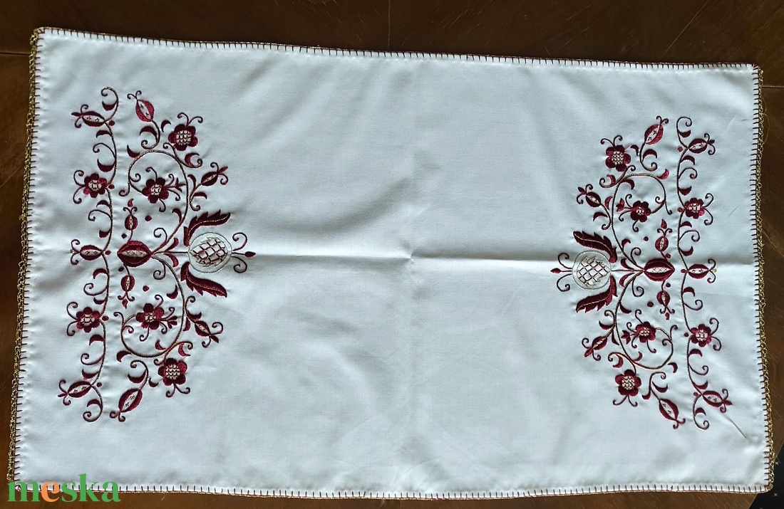   Asztali futó úrihímzéssel - otthon & életmód - lakástextil - abrosz, terítő - asztalfutó - Meska.hu