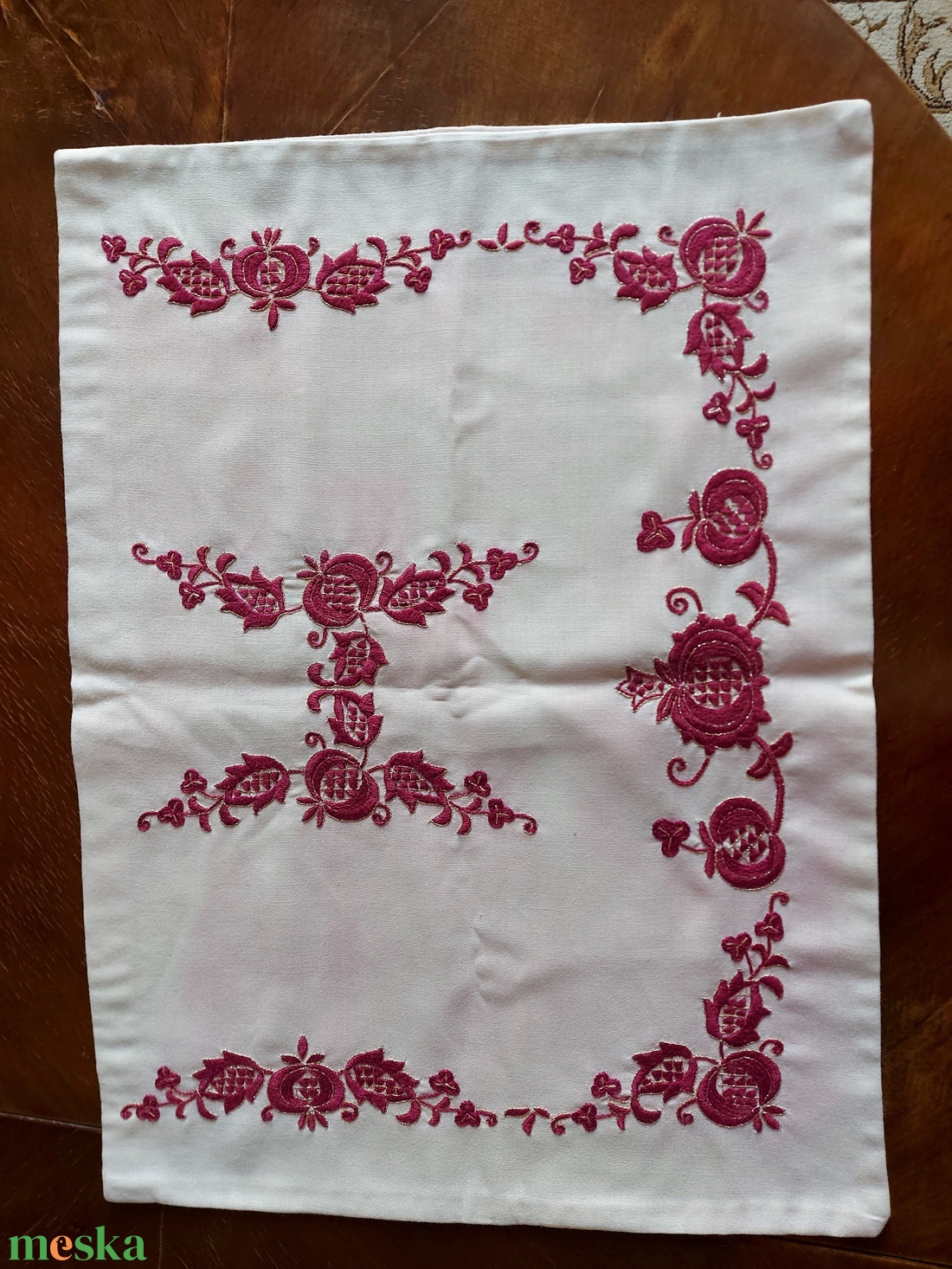  Párnahuzat úrihímzéssel - otthon & életmód - dekoráció - dísztárgy - Meska.hu