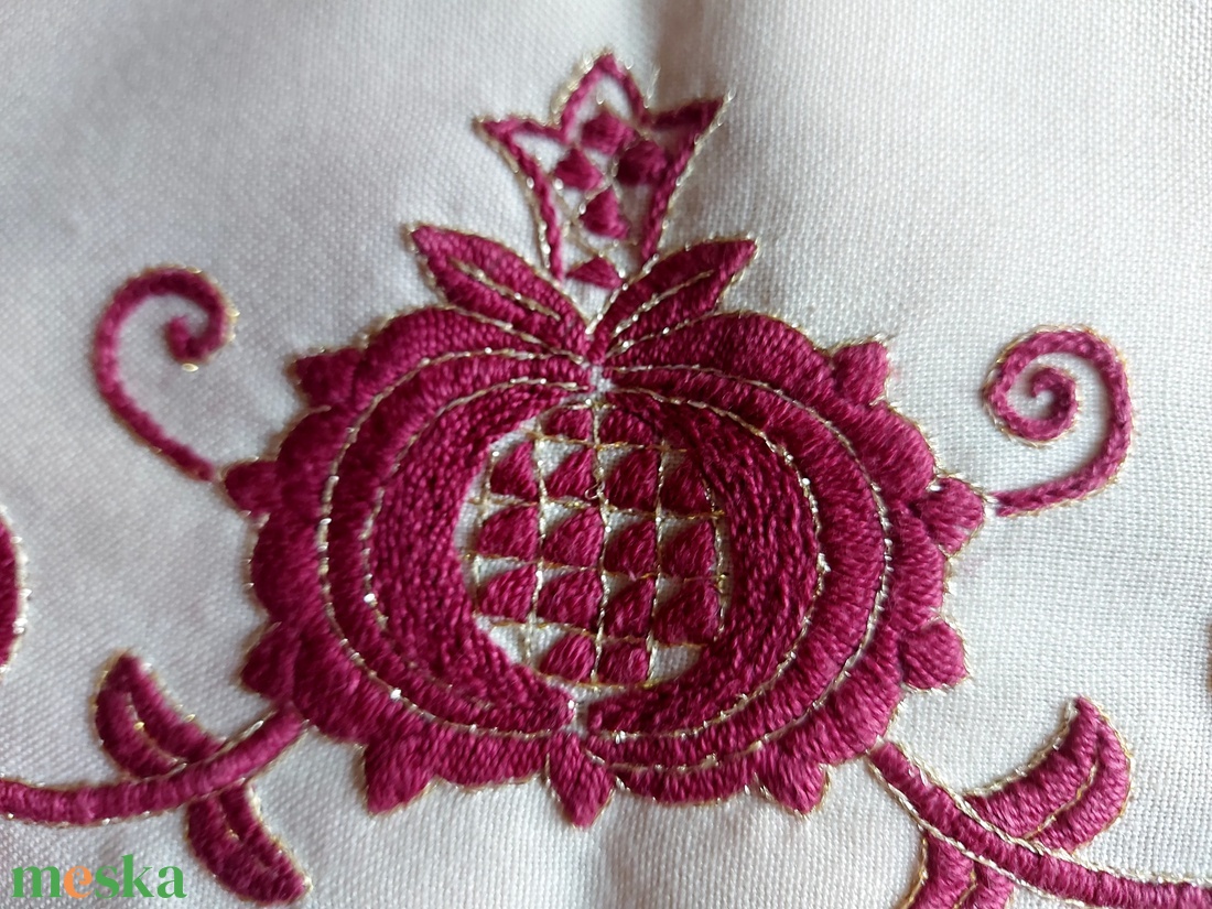  Párnahuzat úrihímzéssel - otthon & életmód - dekoráció - dísztárgy - Meska.hu