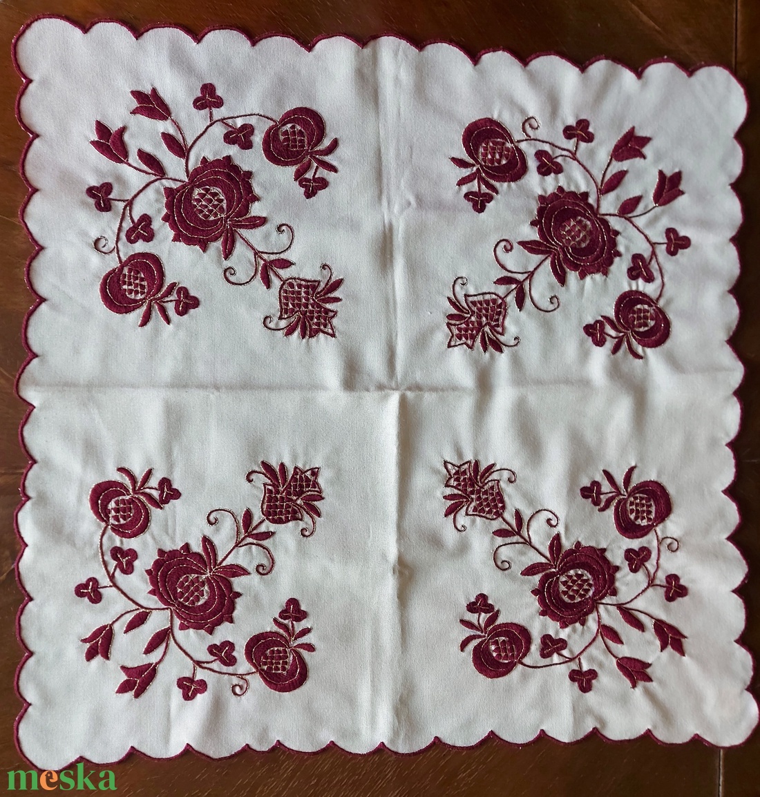   Asztali szett úrihímzéssel - otthon & életmód - lakástextil - abrosz, terítő - asztalfutó - Meska.hu