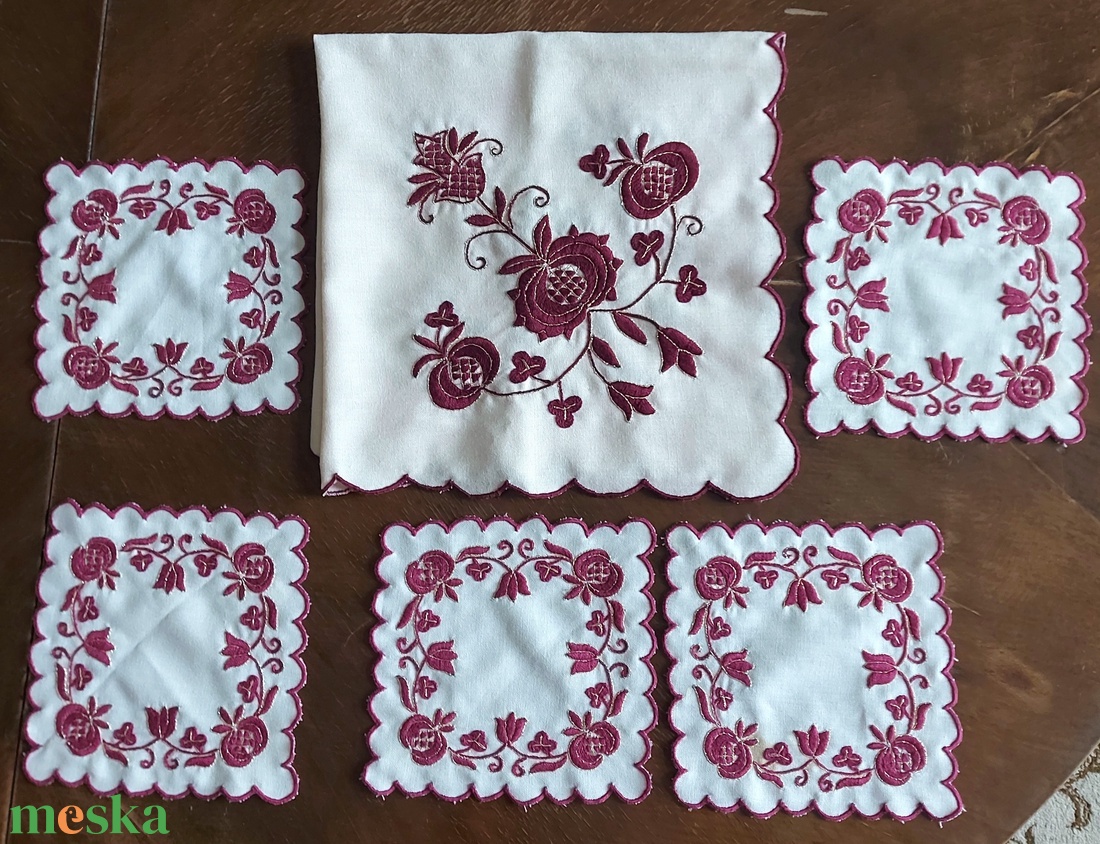   Asztali szett úrihímzéssel - otthon & életmód - lakástextil - abrosz, terítő - asztalfutó - Meska.hu