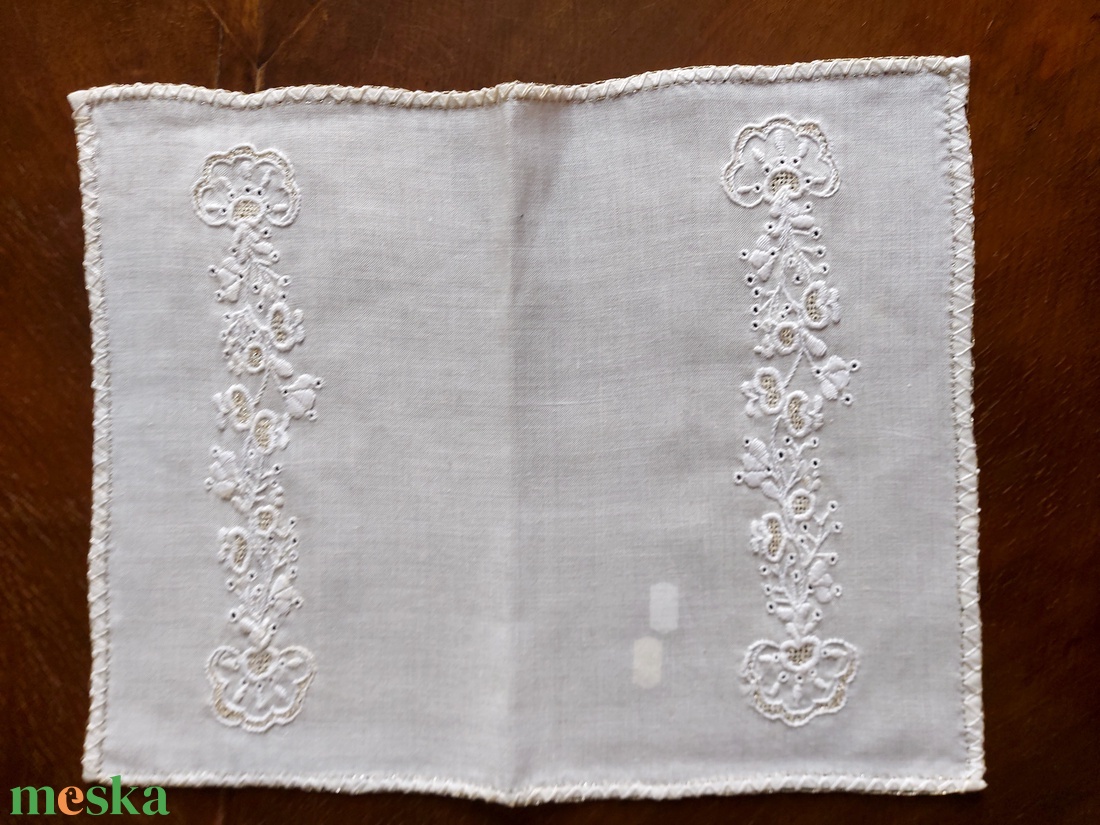 Kis terítő szett úrihímzéssel - otthon & életmód - lakástextil - abrosz, terítő - asztalfutó - Meska.hu