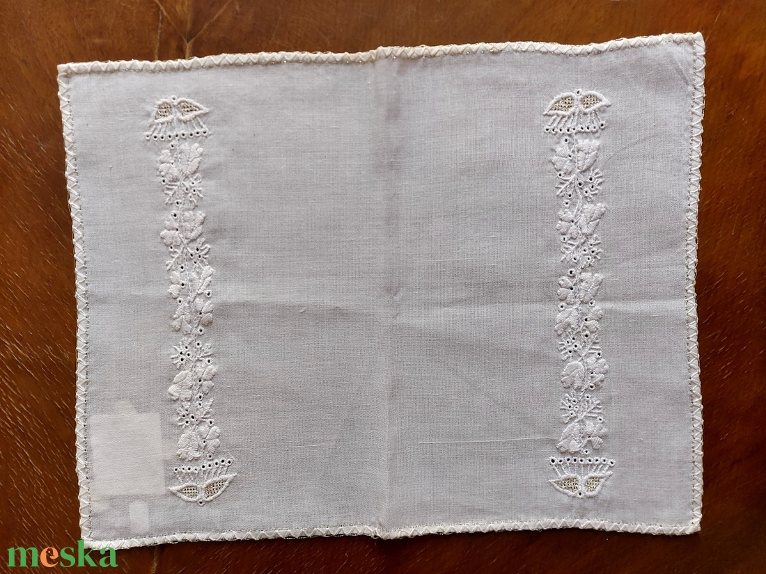 Kis terítő szett úrihímzéssel - otthon & életmód - lakástextil - abrosz, terítő - asztalfutó - Meska.hu