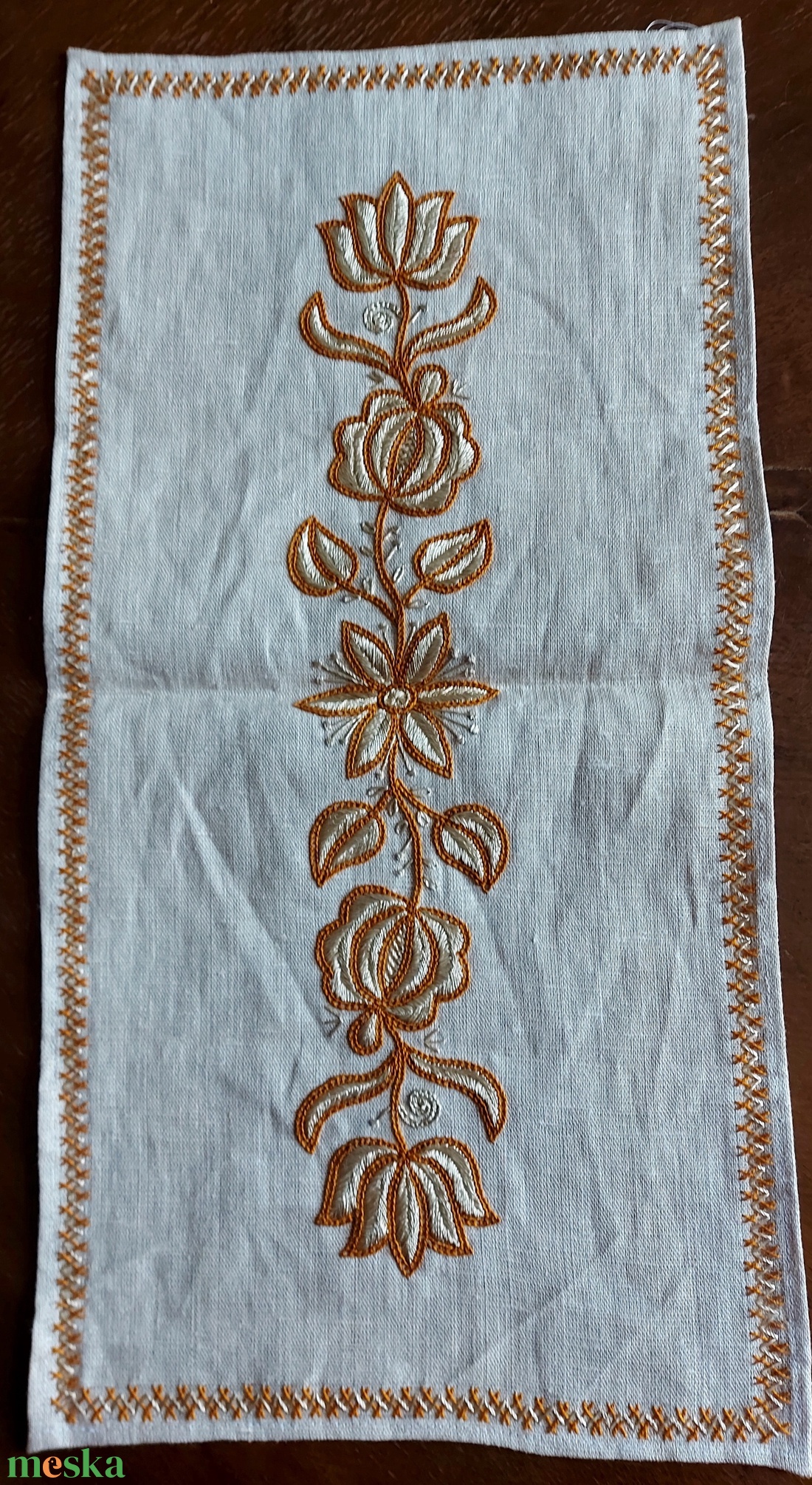   Asztali futó buzsáki boszorkányos  hímzéssel - otthon & életmód - lakástextil - abrosz, terítő - asztalfutó - Meska.hu