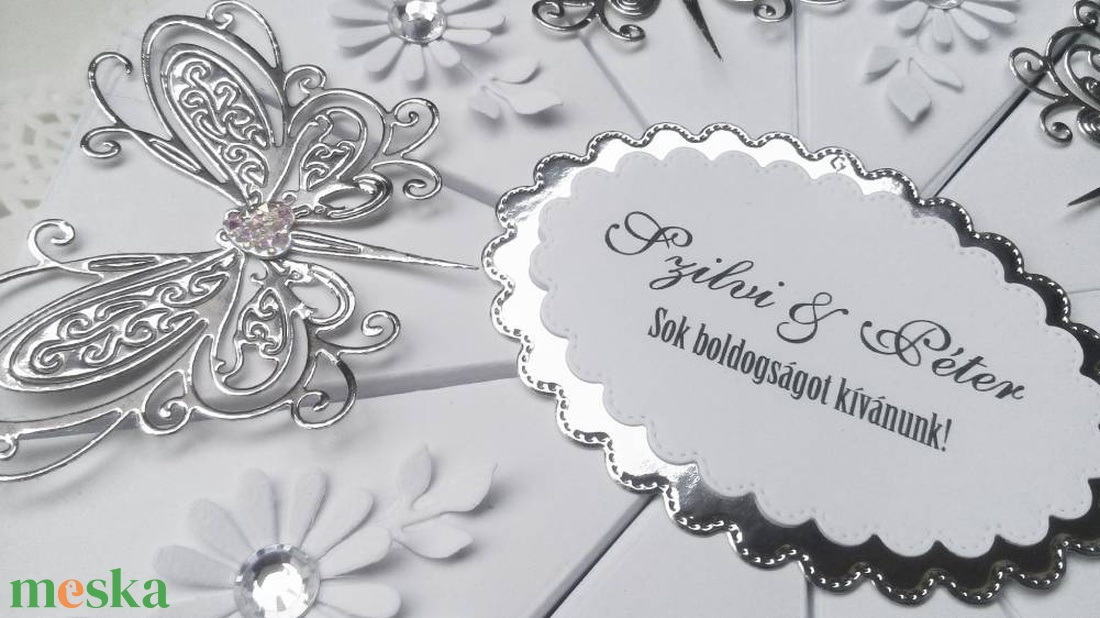 Silver butterfly papírtorta díszdoboz 10 szeletes - otthon & életmód - papír, írószer - ajándékozás kellékei - papírtorta - Meska.hu Silver butterfly papírtorta díszdoboz 10 szeletes - otthon & életmód - papír, írószer - ajándékozás kellékei - papírtorta - Meska.hu