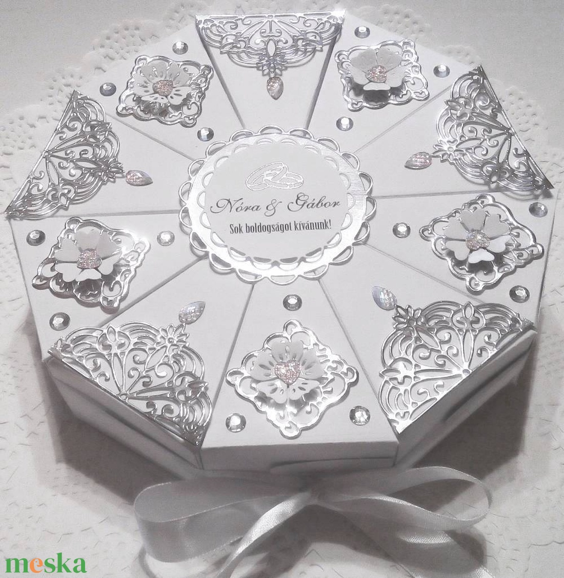 Brillant cake papírtorta díszdoboz 10 szeletes - otthon & életmód - papír, írószer - ajándékozás kellékei - papírtorta - Meska.hu Brillant cake papírtorta díszdoboz 10 szeletes - otthon & életmód - papír, írószer - ajándékozás kellékei - papírtorta - Meska.hu