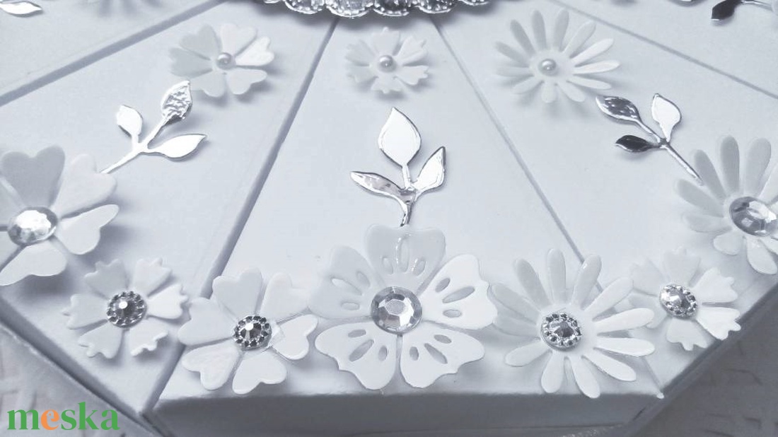 Silver garden papírtorta díszdoboz 10 szeletes - otthon & életmód - papír, írószer - ajándékozás kellékei - papírtorta - Meska.hu Silver garden papírtorta díszdoboz 10 szeletes - otthon & életmód - papír, írószer - ajándékozás kellékei - papírtorta - Meska.hu