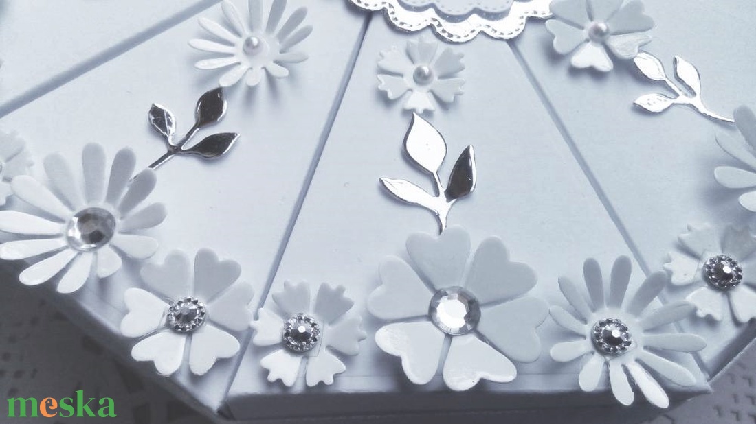 Silver garden papírtorta díszdoboz 10 szeletes - otthon & életmód - papír, írószer - ajándékozás kellékei - papírtorta - Meska.hu Silver garden papírtorta díszdoboz 10 szeletes - otthon & életmód - papír, írószer - ajándékozás kellékei - papírtorta - Meska.hu