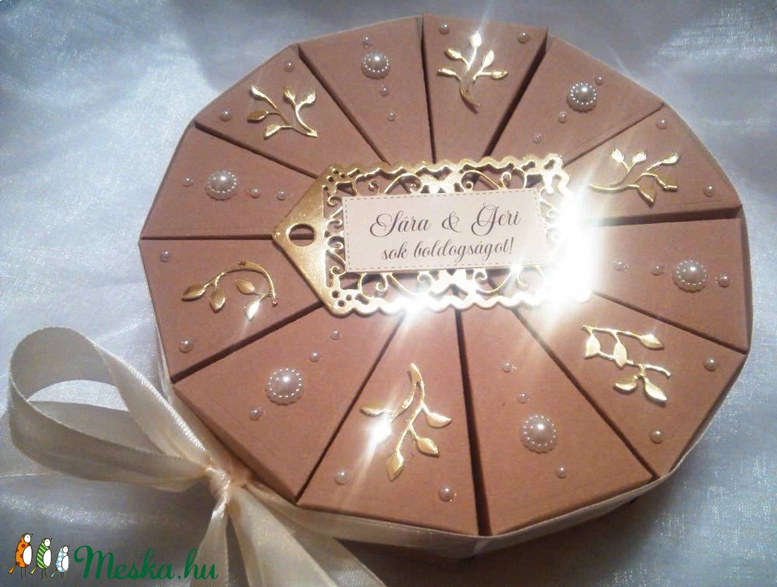 Goldcoffee papírtorta díszdoboz 12 szeletes - otthon & életmód - papír, írószer - ajándékozás kellékei - papírtorta - Meska.hu Goldcoffee papírtorta díszdoboz 12 szeletes - otthon & életmód - papír, írószer - ajándékozás kellékei - papírtorta - Meska.hu
