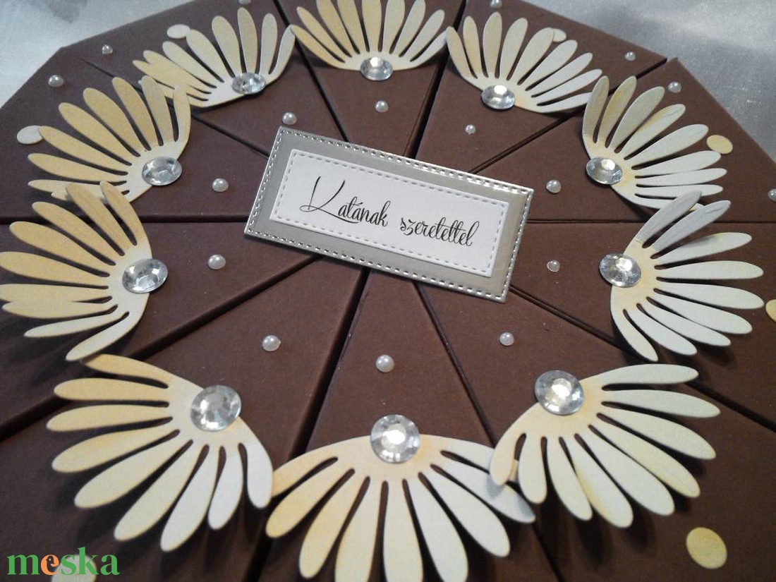 Brownflower papírtorta díszdoboz 10 szeletes - otthon & életmód - papír, írószer - ajándékozás kellékei - papírtorta - Meska.hu Brownflower papírtorta díszdoboz 10 szeletes - otthon & életmód - papír, írószer - ajándékozás kellékei - papírtorta - Meska.hu