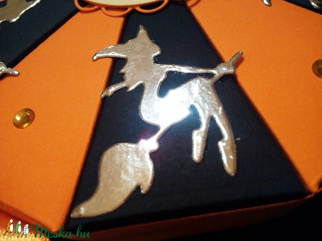 Silvercoffee papírtorta díszdoboz 12 szeletes - otthon & életmód - dekoráció - halloween - halloweeni meghívó, képeslap, ajándékkísérő - Meska.hu Silvercoffee papírtorta díszdoboz 12 szeletes - otthon & életmód - dekoráció - halloween - halloweeni meghívó, képeslap, ajándékkísérő - Meska.hu