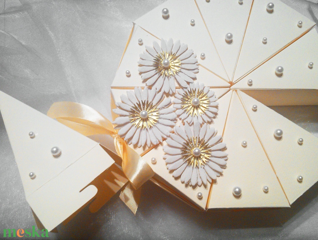 Margaréta papírtorta díszdoboz 10 szeletes - esküvő - emlék & ajándék - köszönőajándék - Meska.hu