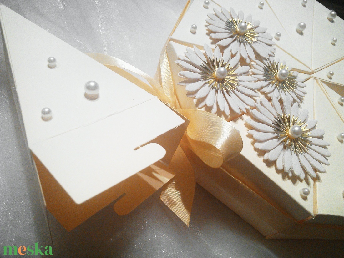 Margaréta papírtorta díszdoboz 10 szeletes - esküvő - emlék & ajándék - köszönőajándék - Meska.hu