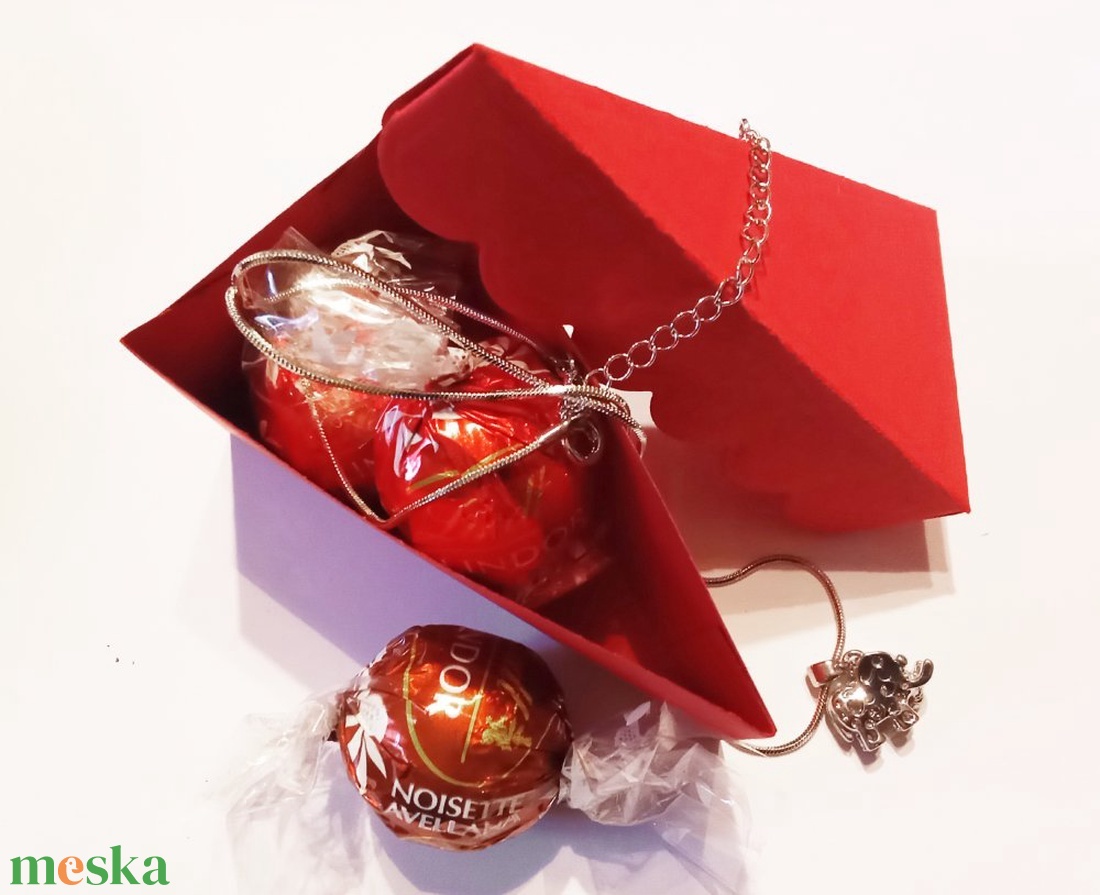 Valentin papírtorta díszdoboz 12 szeletes - otthon & életmód - papír, írószer - ajándékozás kellékei - papírtorta - Meska.hu Valentin papírtorta díszdoboz 12 szeletes - otthon & életmód - papír, írószer - ajándékozás kellékei - papírtorta - Meska.hu
