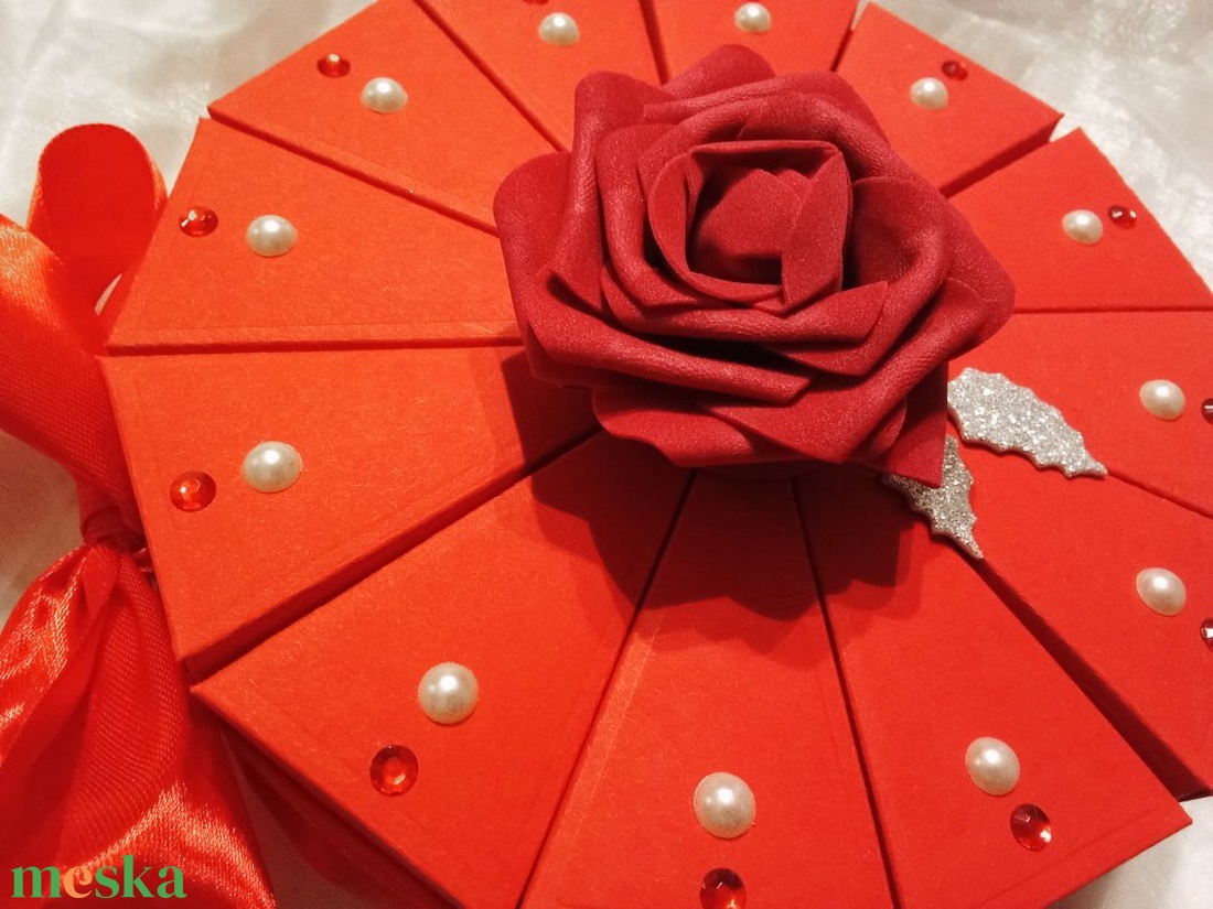 Valentin papírtorta díszdoboz 12 szeletes - otthon & életmód - papír, írószer - ajándékozás kellékei - papírtorta - Meska.hu Valentin papírtorta díszdoboz 12 szeletes - otthon & életmód - papír, írószer - ajándékozás kellékei - papírtorta - Meska.hu