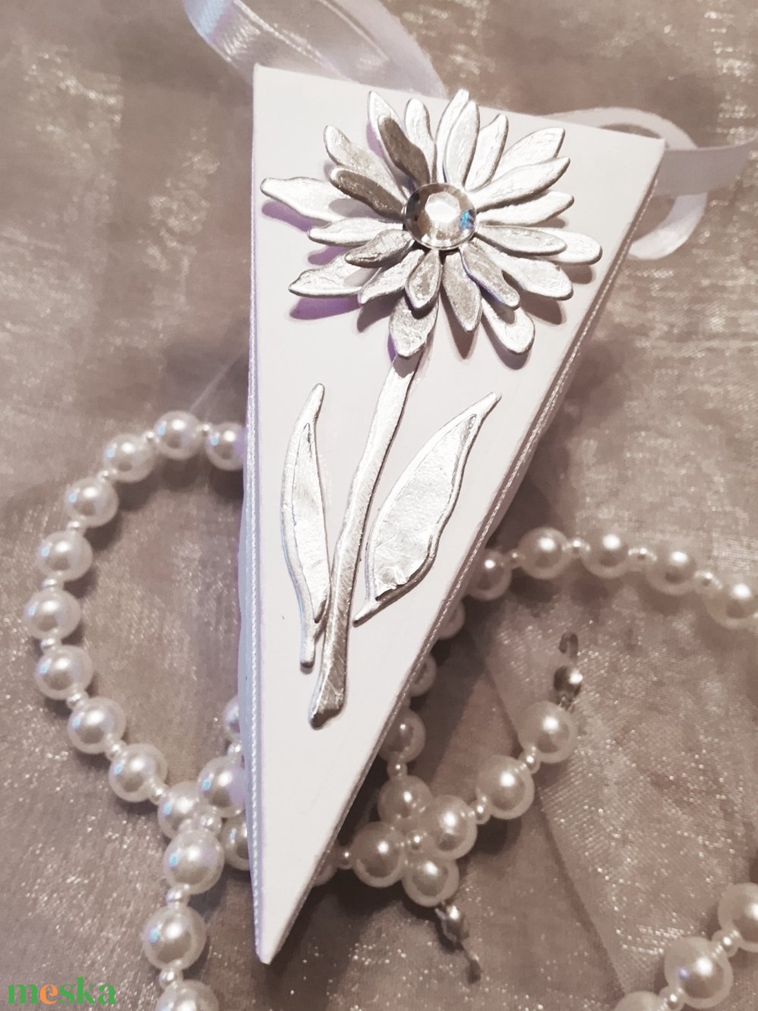 Esküvői meghívó - tortaszelet ezüst százszorszéppel - esküvő - meghívó & kártya - meghívó - Meska.hu