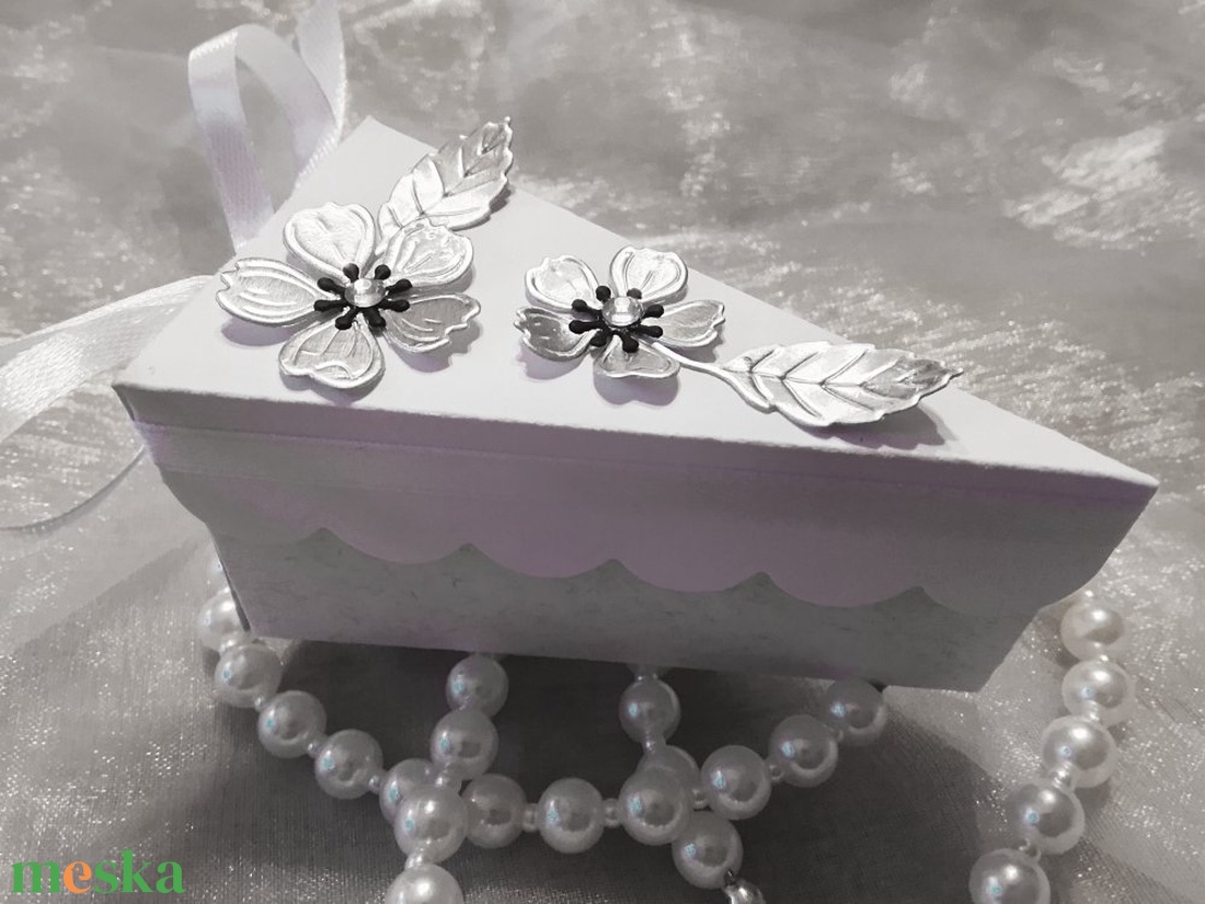 Esküvői meghívó - tortaszelet ezüst cseresznyevirágokkal - esküvő - meghívó & kártya - meghívó - Meska.hu